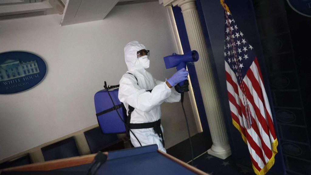 Deep cleaning in the White House before the arrival of Biden