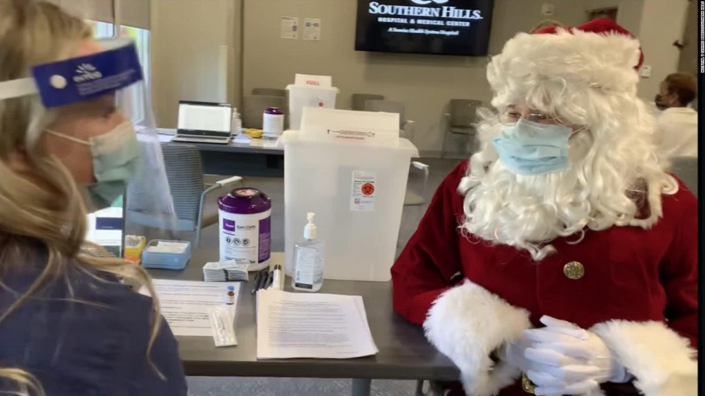 Santa Claus se vacuna contra el covid-19