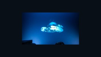 Lujoso submarino conquista las profundidades oceánicas