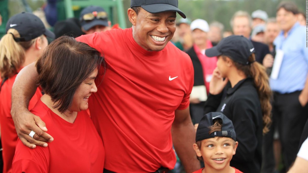 Tiger Woods e hijo, juntos en un torneo