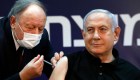 Benjamín Netanyahu se vacuna