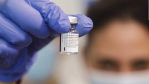Evalúan la vacuna de Pfizer en la Unión Europea
