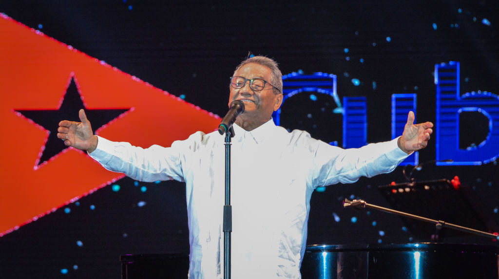Mexican singer-songwriter Armando Manzanero performs during his show in Havana, on July 15, 2018 (Photo by JORGE BELTRAN / AFP) (Photo credit should read JORGE BELTRAN / AFP via Getty Images)