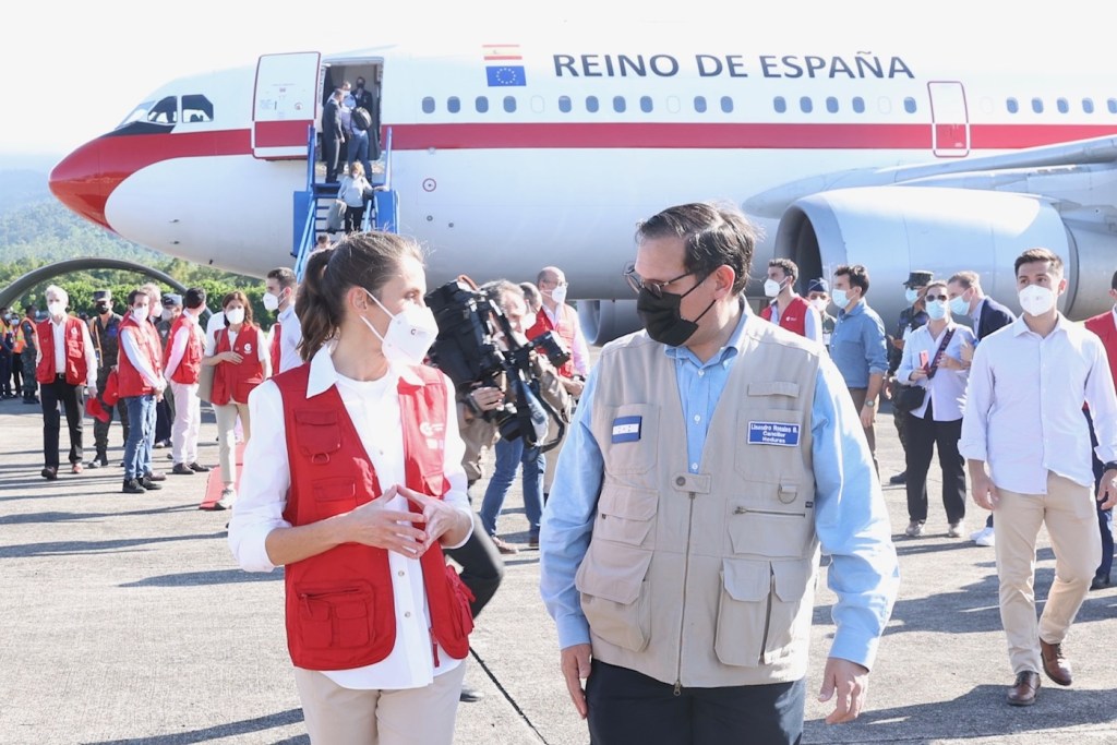 La reina Letizia viajó a Honduras a entregar ayuda humanitaria