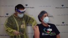 Así reciben la vacuna los trabajadores de la salud en Miami