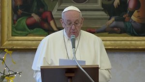 El papa pide paz y solidaridad para 2021