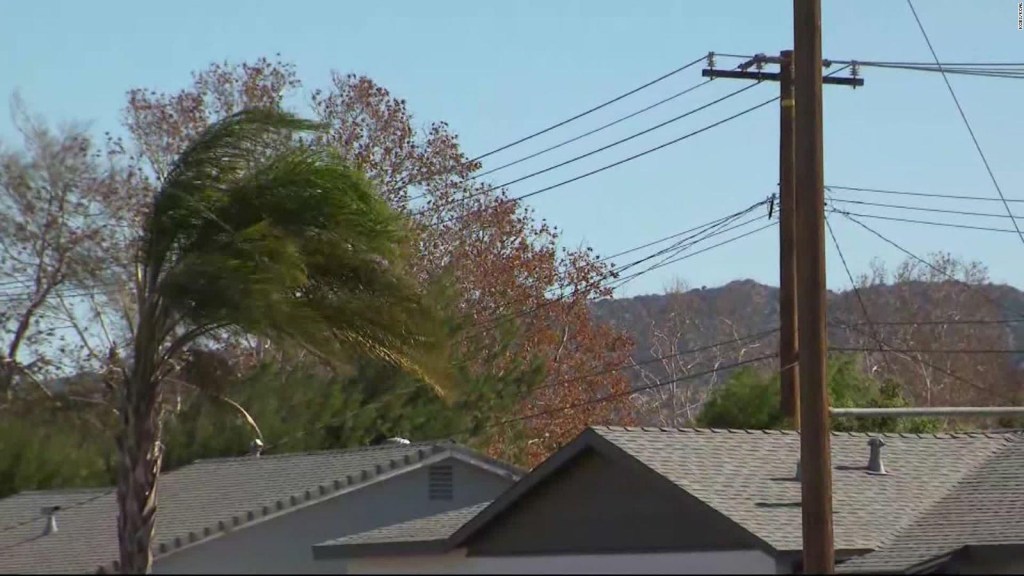 California bajo alerta por fuertes vientos
