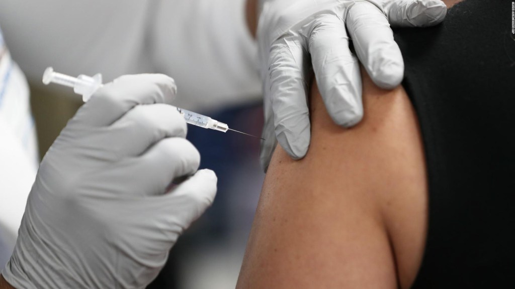 Vacunas aún no llegan a El Salvador y aumentan los casos