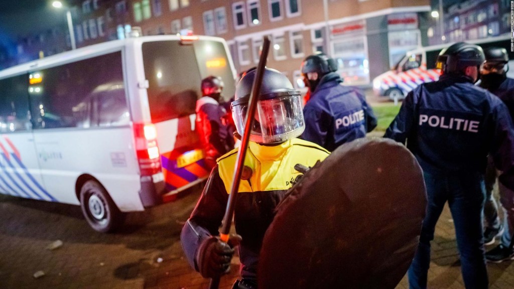 No se levanta el toque de queda en Holanda a pesar de los disturbios