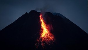 Volcán Merapi en Indonesia hizo erupción
