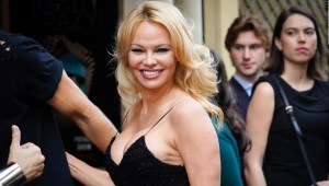 Es tendencia: Pamela Anderson se casó en Nochebuena