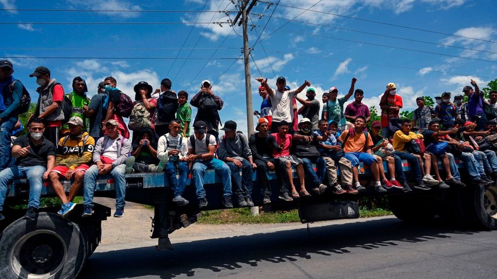 EE.UU. advierte a inmigrantes que no comiencen una nueva caravana