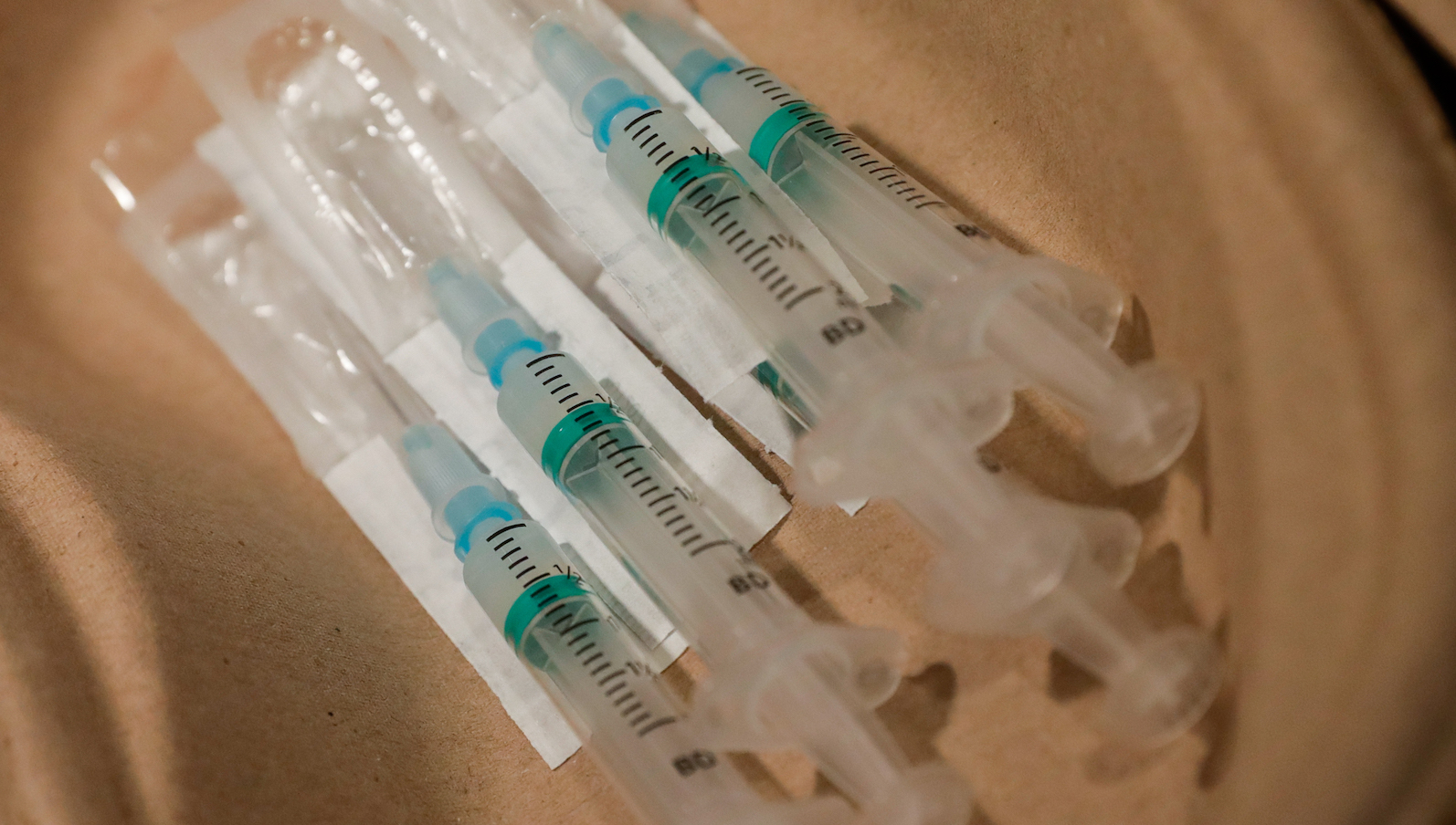 vacuna johnson moderna astrazeneca pfizer inyectadora coronavirus getty