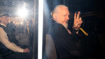 Corte de Londres rechaza extraditar a Assange