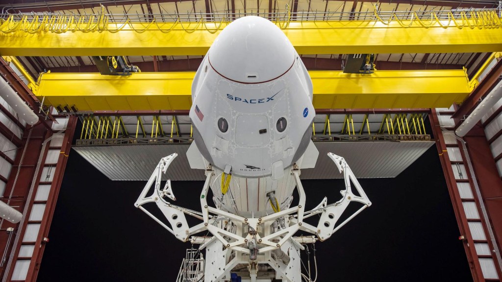 SpaceX lancia un viaggio con 4 turisti