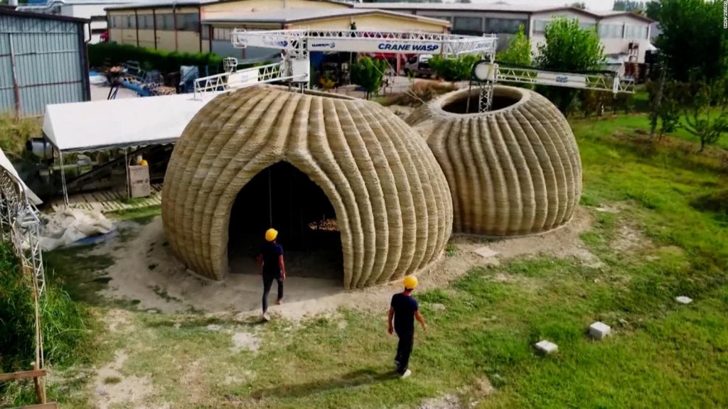 They make house with 3D printing using local soil