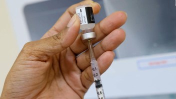 Médico: Es preferible vacunarse que sufrir por covid-19
