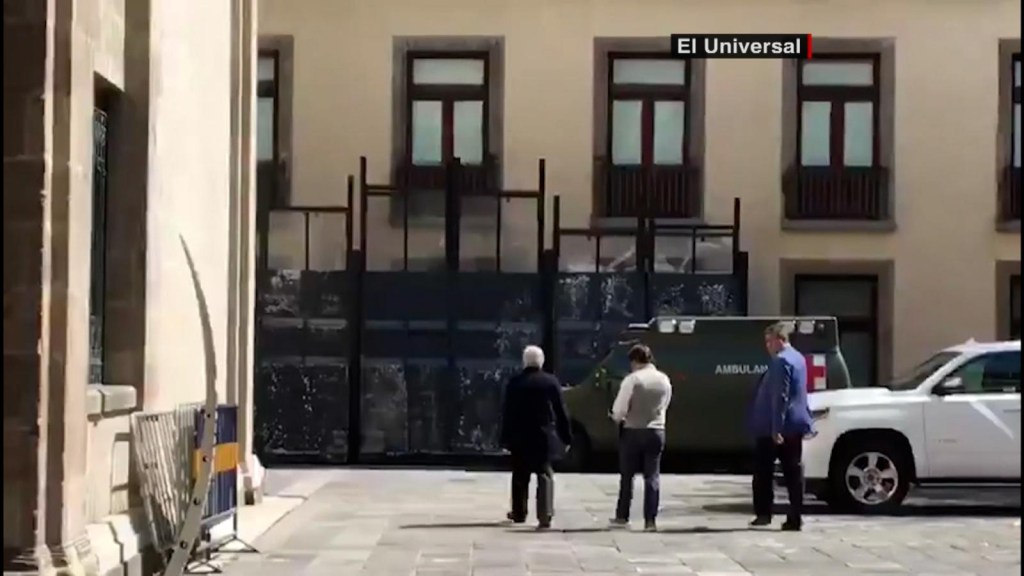 El presidente López Obrador reaparece usando cubrebocas