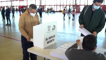 Ecuatorianos en España ejercen su derecho al voto