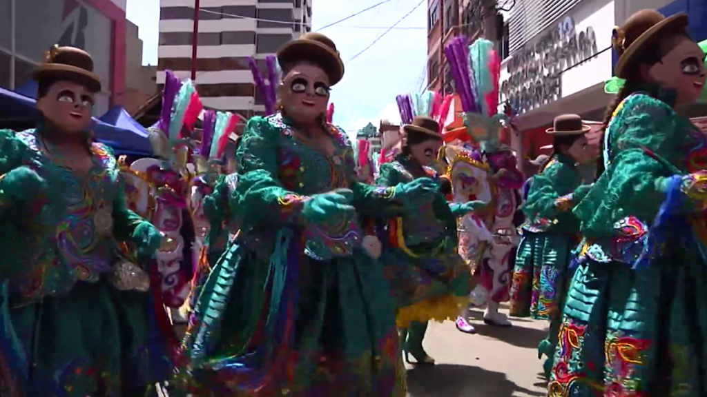 La pandemia apaga el carnaval de Oruro en Bolivia