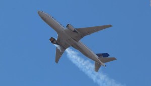 Investigan fallo de motor en vuelo de United Airlines
