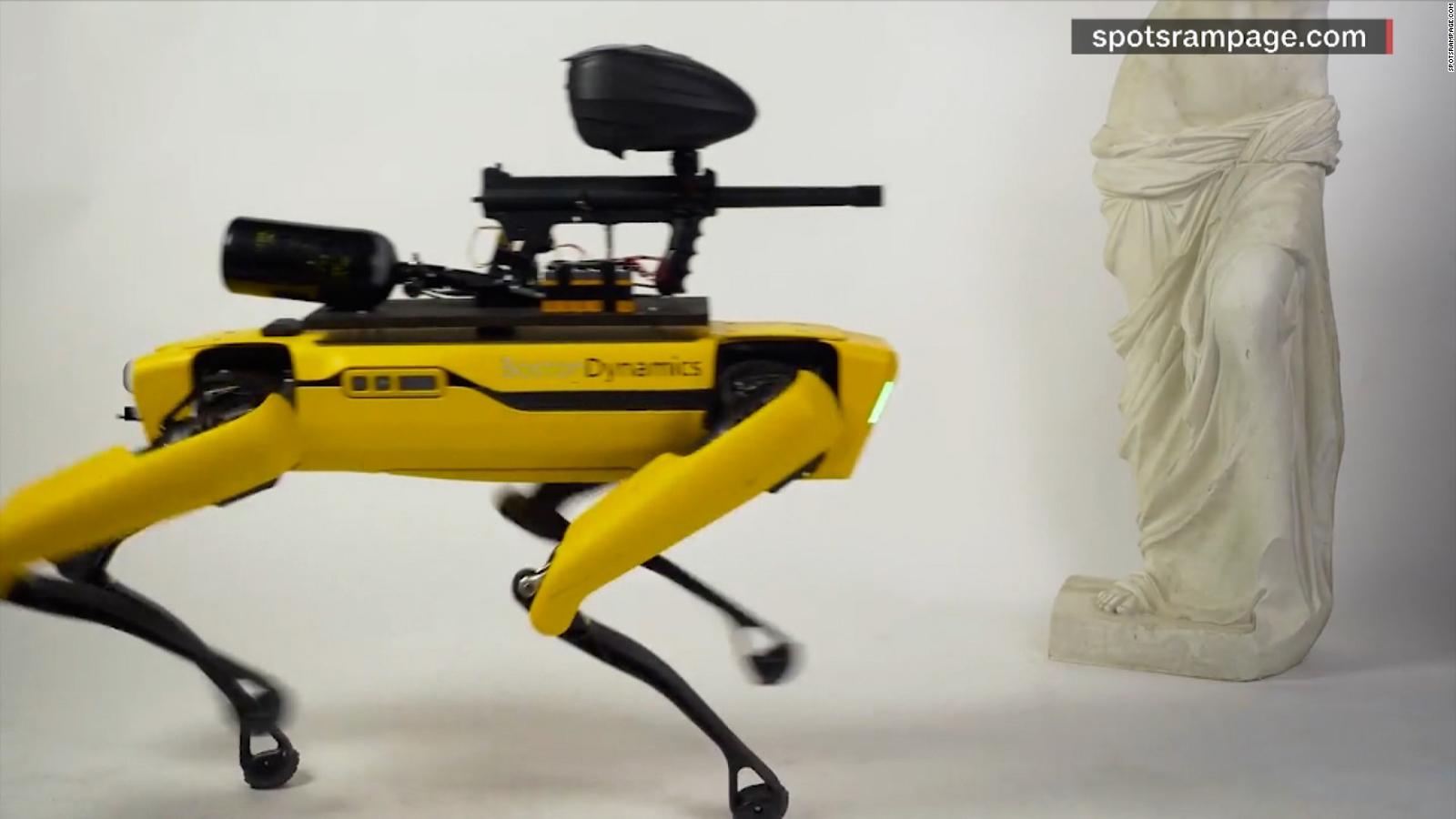 Dejan a robot robot teledirigido with a paint gun in an art gallery.  Mira lo que pasa |  Video