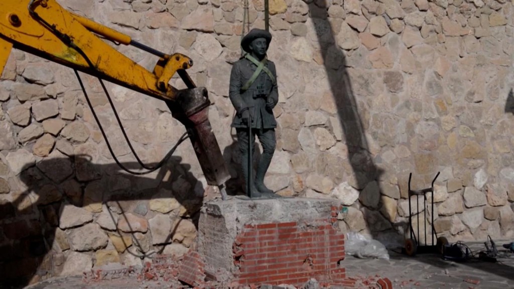 Remueven la última estatua de Francisco Franco