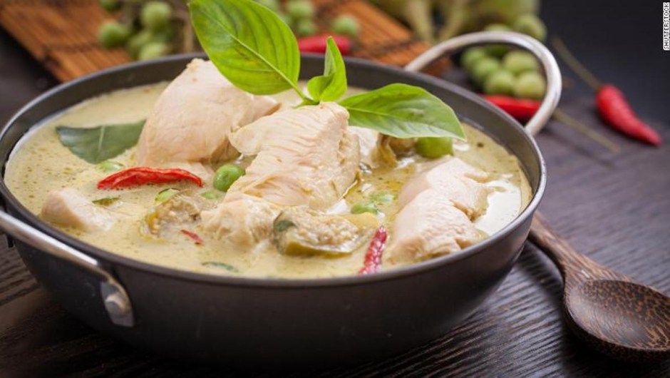 Disfruta un domicilio de comida tailandesa, como por ejemplo este curry verde con pollo, el sábado.