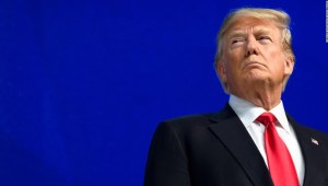 ANÁLISIS | El equipo de defensa de Trump enfrenta una carga pesada, pero la lealtad al expresidente pende del juicio