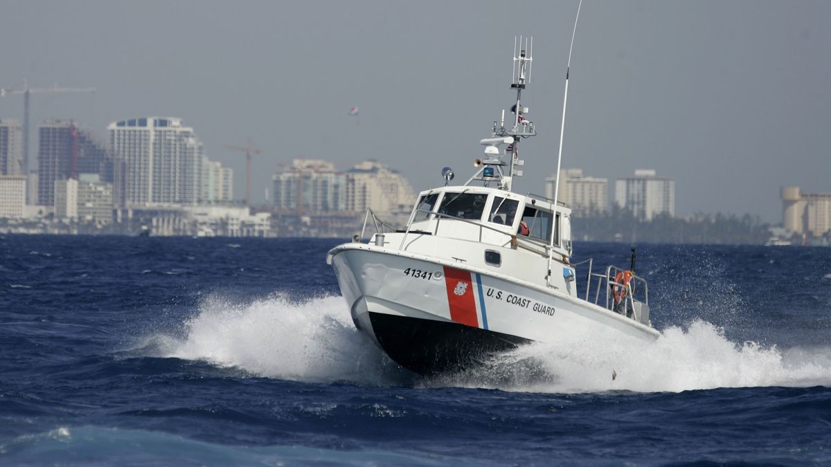 La Guardia Costera de EE.UU.  report of the disappearance of 10 Cubans on board a balsa