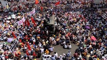 Manifestantes en Myanmar salen a las calles sin miedo al Ejército