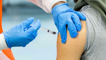 Más países de Europa adquieren vacunas de Rusia y China