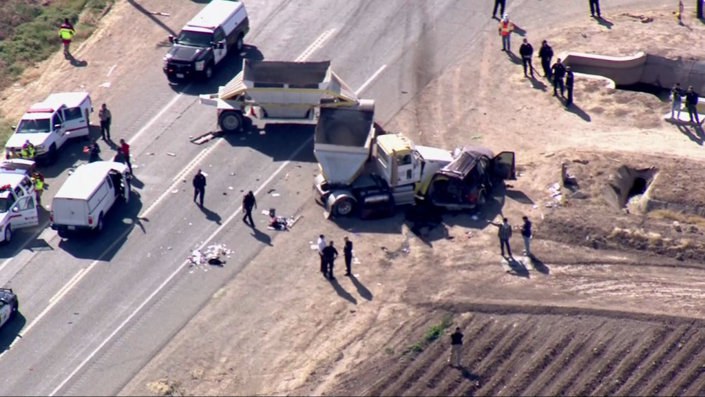 Accidente de tránsito deja varios muertos California