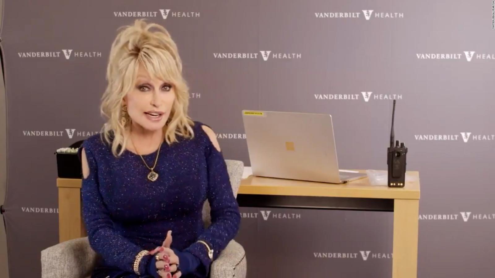 Dolly Parton receives first dose of “su propia medicina”: la vacuna contra el covid-19 |  Video