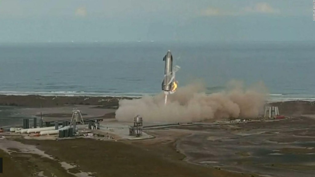 Un prototipo di missile SpaceX esplode dopo l'atterraggio