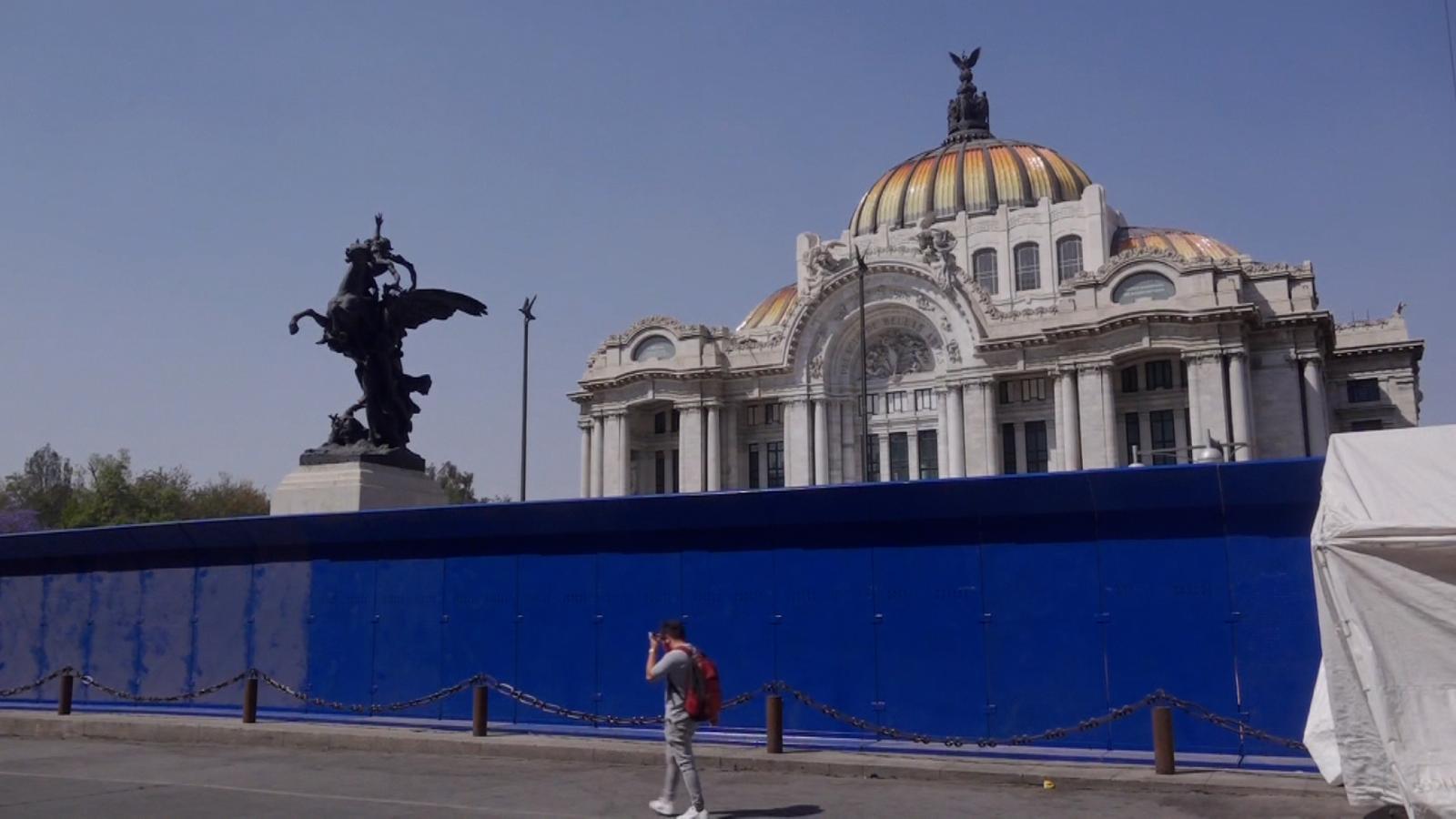 Autoridades protegen monumentos en Ciudad de México previo a marchas por  Día de la Mujer | Video | CNN