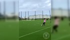 Fútbol: David Beckham y su imperdible disparo al ángulo