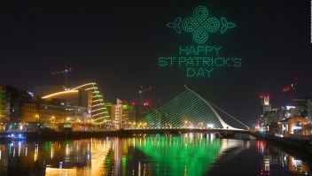 Dublín celebra St. Patrick's Day con show de drones