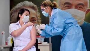 Reconocen falla en prioridades de vacunación en Colombia