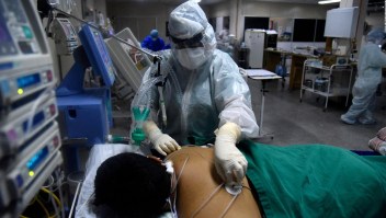 Brasil supera las 300.000 muertes por covid-19, y más