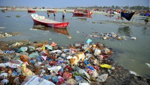 El río Ganges se debate entre la fe y la contaminación