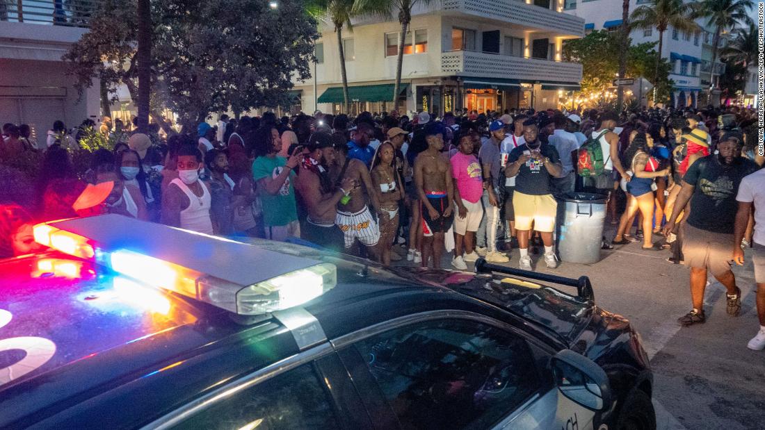 Miami Beach in emerging state with toque de queda