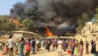 Un incendio arrasó un campo de refugiados en Bangladesh