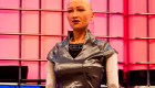 Subastan obra de arte del robot Sophia