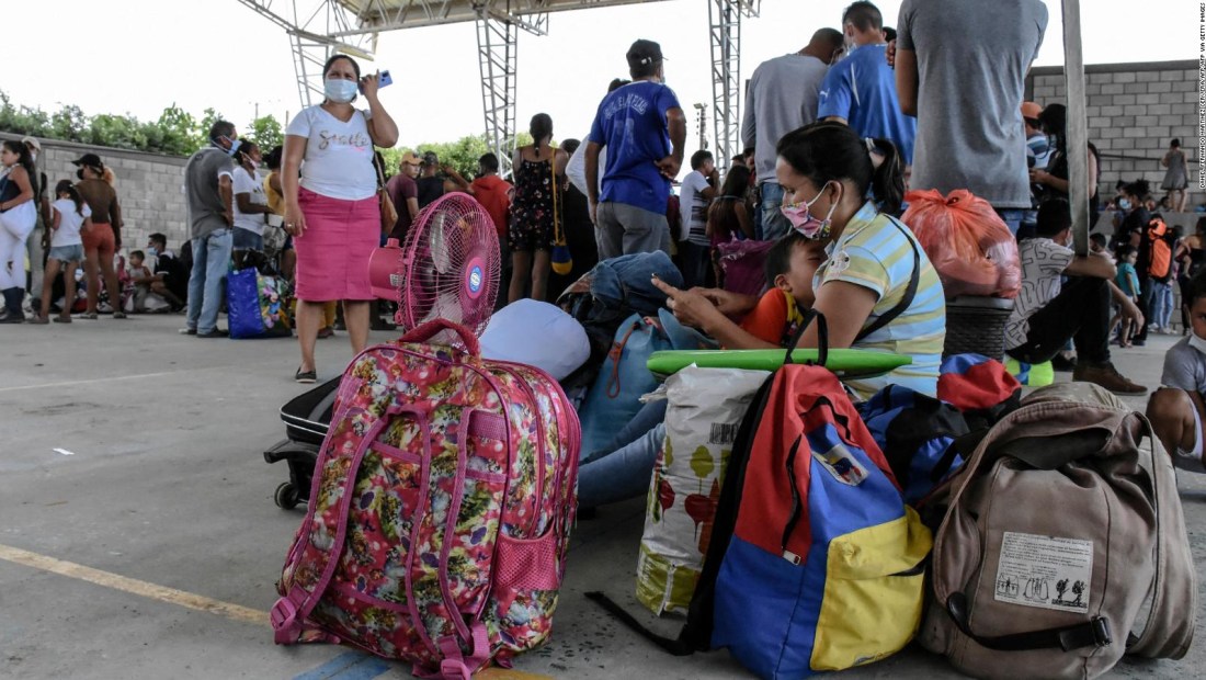 Más de 3.000 desplazados por combates en Venezuela