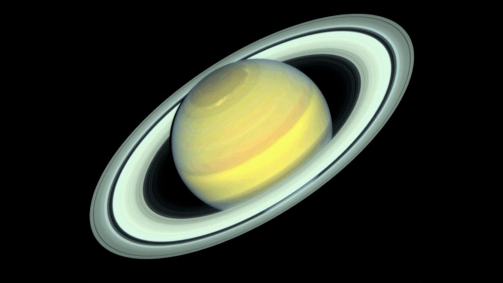 La NASA condivide il colorato cambiamento stagionale su Saturno
