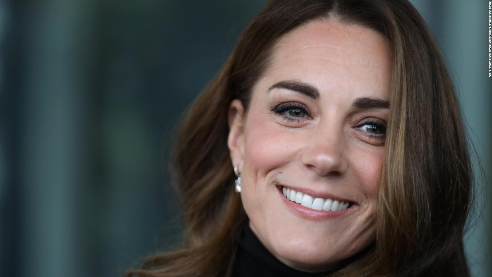 Kate Middleton Presents Her Book Of Photographs Of Confinement | Video