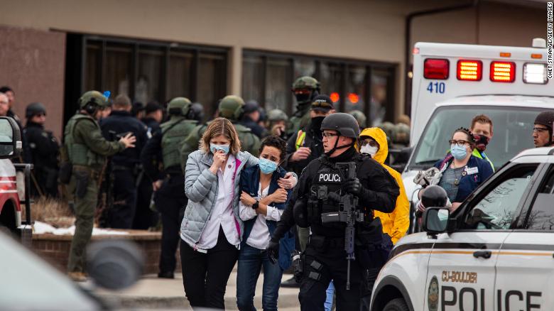 Testigos narran the chaos during tiroteo in tienda of Boulder, Colorado