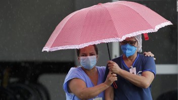 Brasil se sumerge en una crisis mientras una segunda ola y una nueva variante mortal abruman los hospitales