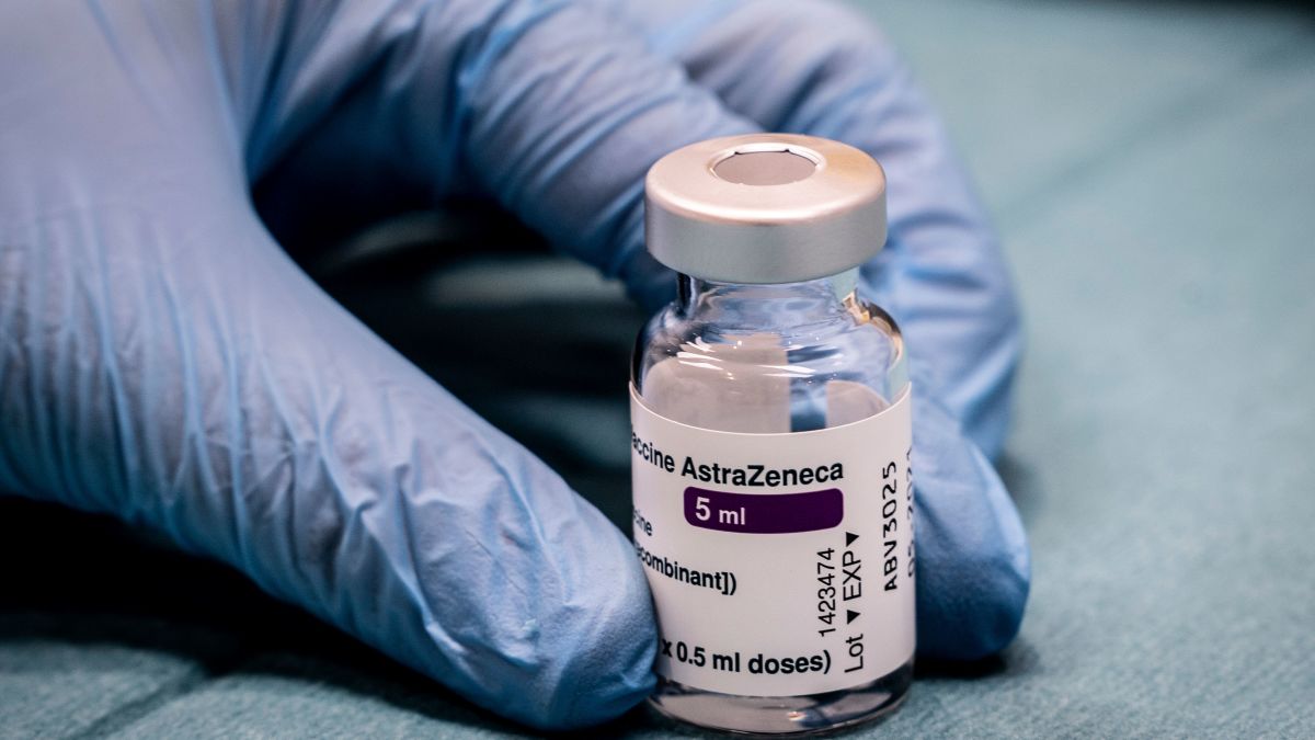Más naciones europeas detienen el uso de la vacuna AstraZeneca mientras se investigan los informes de coágulos de sangre en pacientes